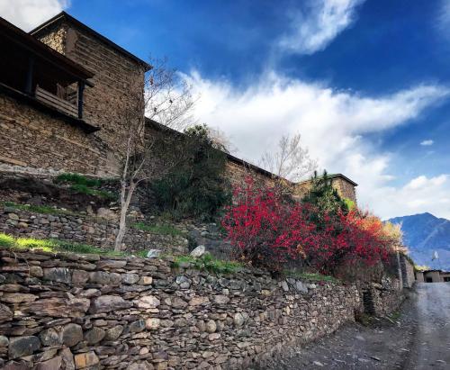 Nagar FortBuilt in the early 1900s as the winter residence of the ruler of Chitral, Mehtar Shuja ul Mulk.Located on the banks of the Kunar River.