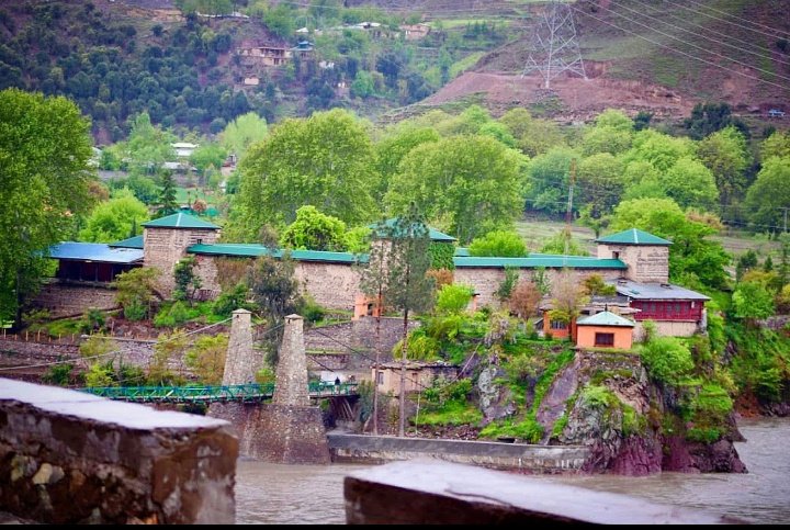 Nagar FortBuilt in the early 1900s as the winter residence of the ruler of Chitral, Mehtar Shuja ul Mulk.Located on the banks of the Kunar River.