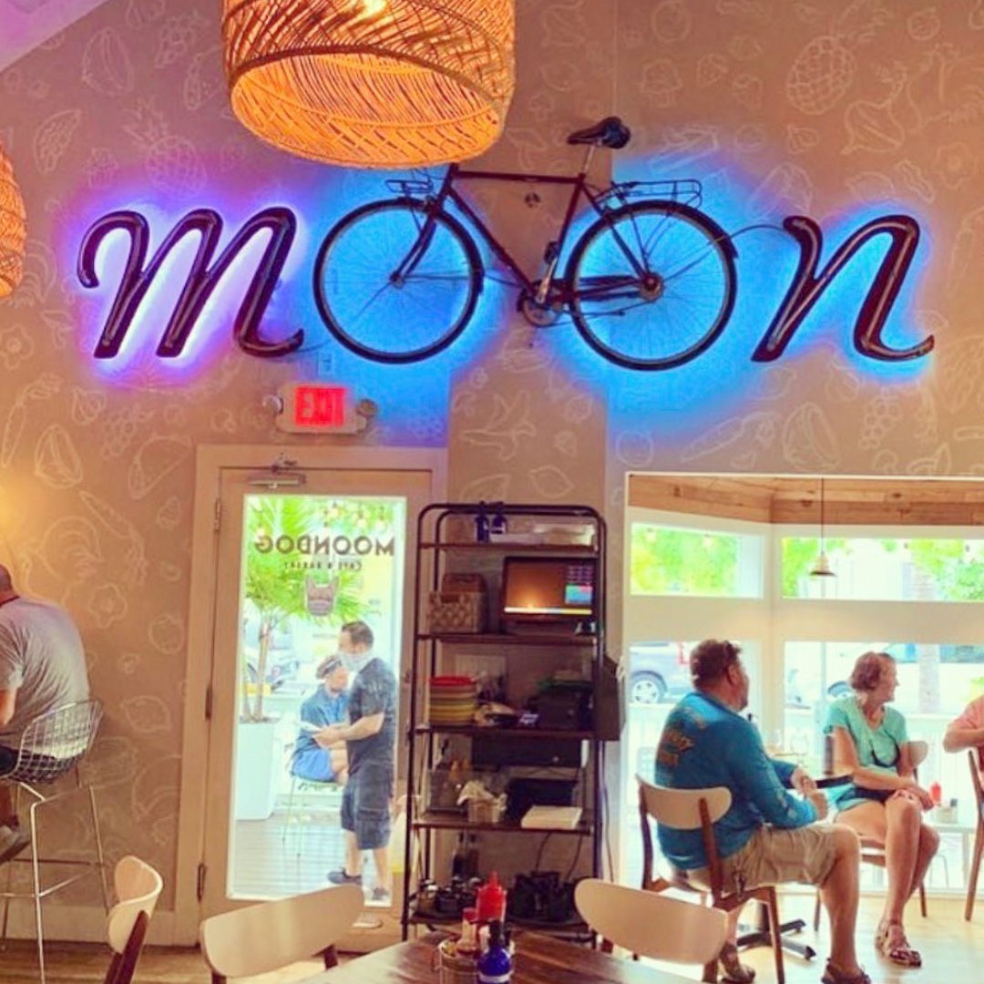 keywestinfoctr's tweet photo. Need a morning mimosa, afternoon sangria or an evening happy hour? 🥂  Moondog Cafe has you covered morning, noon and night with baked goods and a savory food and drink menu 🥐 
📸 : @sashaeatsatl https://t.co/9evTm4ti1A