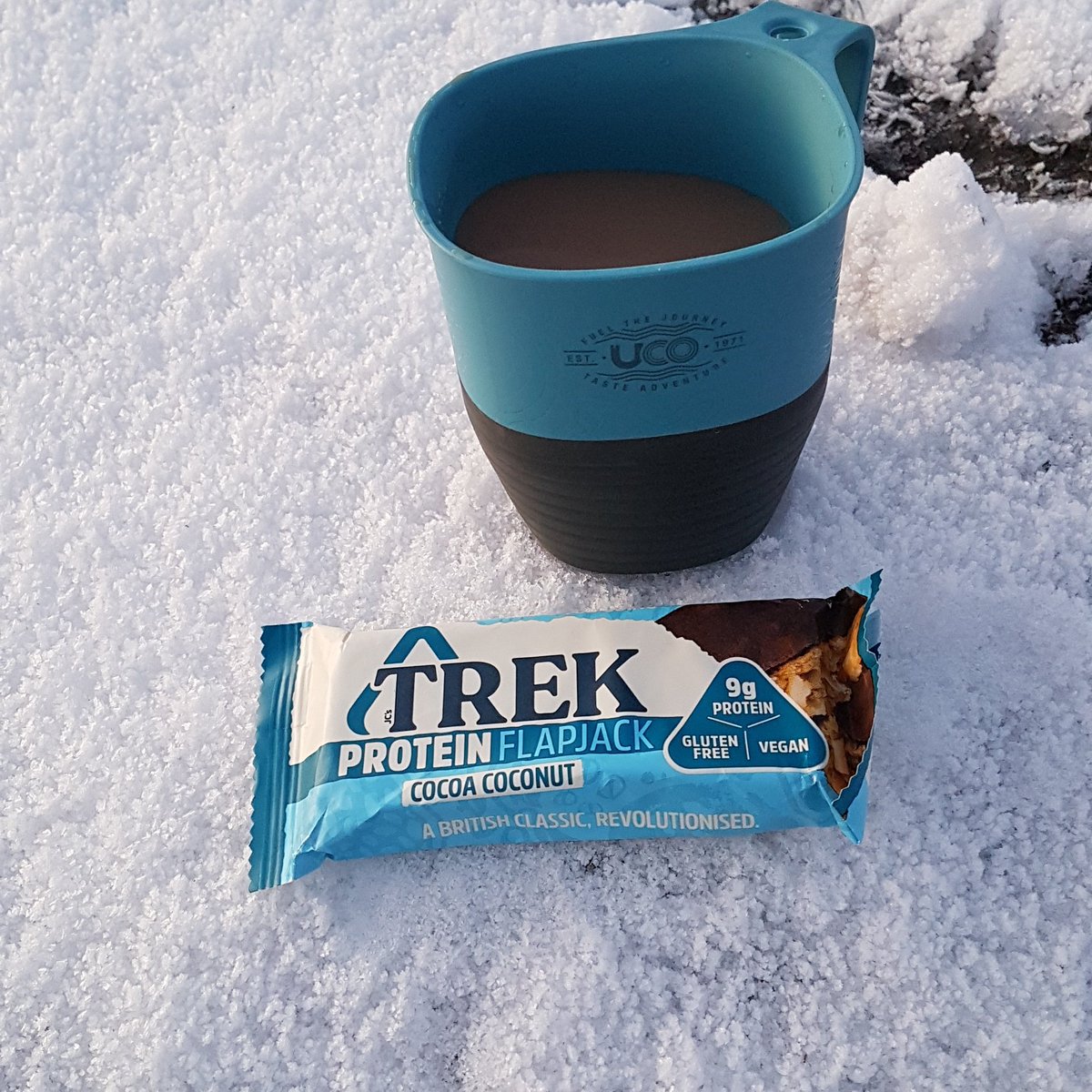 lexififi's tweet photo. Much needed pit stop on our walk up Ramshaw Rocks in the Staffordshire Moorlands yesterday with @SirRich55637996 @eatTREK 
#snow #hillwalking #tea #proteinbar #Staffordshire #theroaches https://t.co/5np7SB7l2w