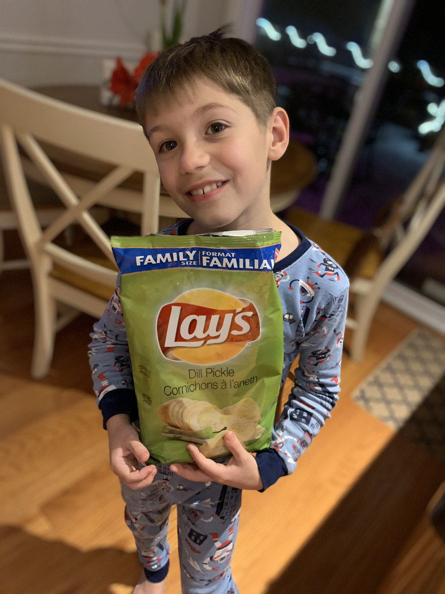 Envisionroboti1's tweet photo. Whatβs your favourite chip!? I donβt remember when, but we created this thing called #chipnight where we get together as a family to watch a movie. I guess we could have called it #movienight but adding βchipsβ seems to be a better draw!
.
#family #layschips #movienight #kids https://t.co/i0Hey0YfZ4