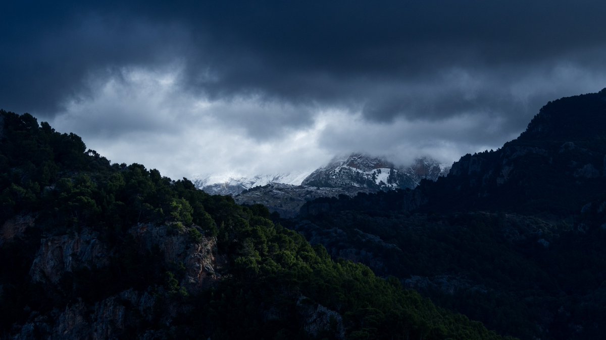 pekesmallorca's tweet photo. Disfrutando de la bella estampa de la #serradetramuntana cubierta por la #nieve desde sa Torre Picada
#visitsoller #mallorca #baleares #viajandopormallorca #Travel #travelphotography #travelblogger #Turismo #senderismo https://t.co/nIVUK8itbT