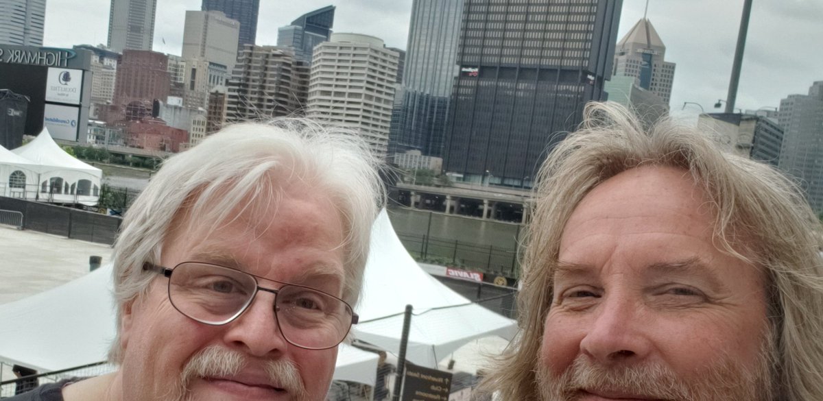 dvesean's tweet image. Hey man! HA! "Ahhta Bahhnds!" Happy New Year! An'nat!