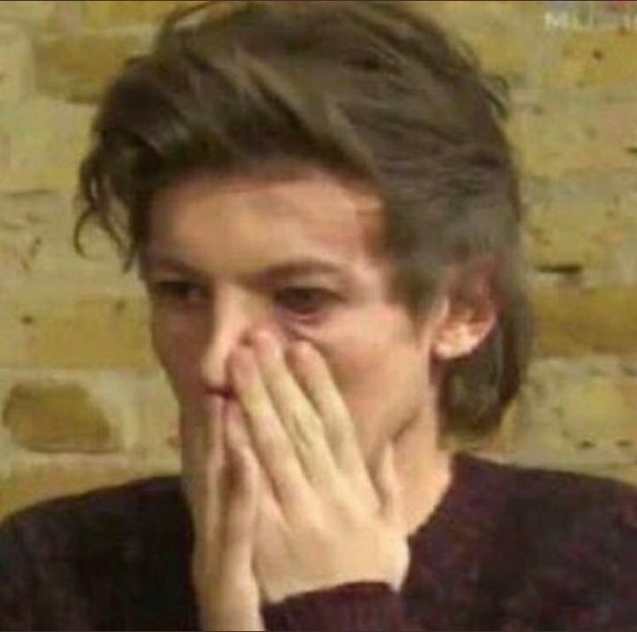 themoon_Lilo's tweet photo. Praticamente sappiamo che Muse era una canzone scritta da Louis durante gli anni dei 1D e mai rilasciata. Bene. Che si fa adesso? #1DMuse https://t.co/KAOYevu7ns