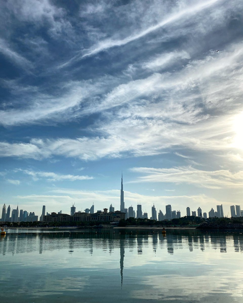 Gorgeous start to 2021 here in Dubai,  and with the temps being under 20℃ in the morning, it’s sweater weather! #dubai #burjkhalifa