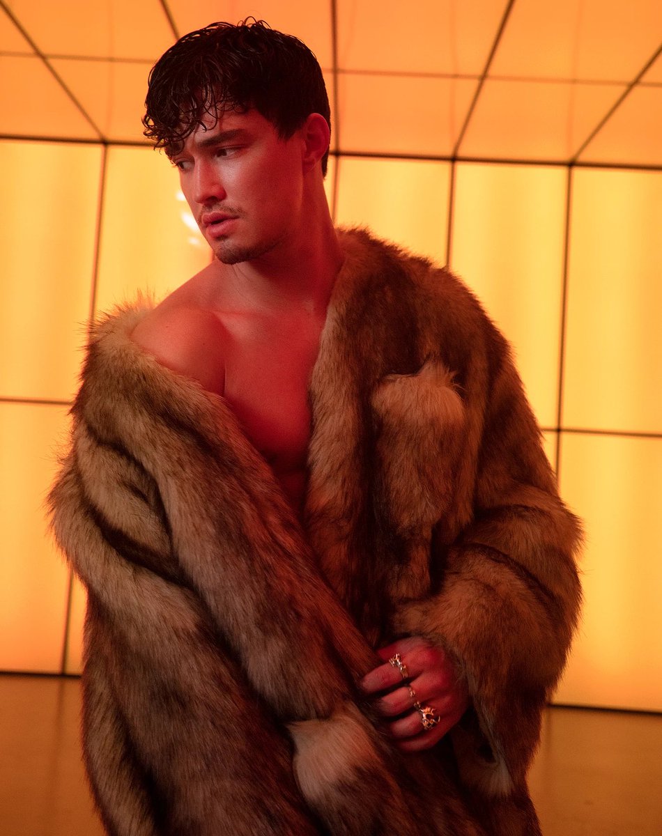 GNGeekNation's tweet image. OOOOH SABRINA:

Gavin Leatherwood fotografado por Anthony Giovanni &amp;amp; Edwin J. Ortega em ensaio para a Mood Magazine 

#SabrinaNetflix