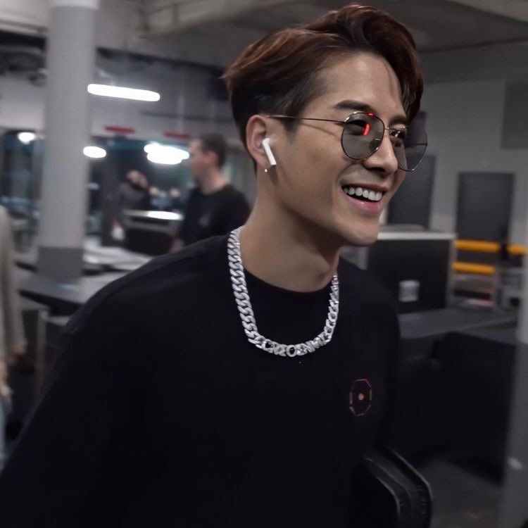 To JacksonYou’re truly the most hard working yet most humble artist out there! You’re an inspiration and a force to be reckoned with. Your energy is enough to lighten a whole roomThank you for showing how to be great but humble and respectful towards others at the same time 