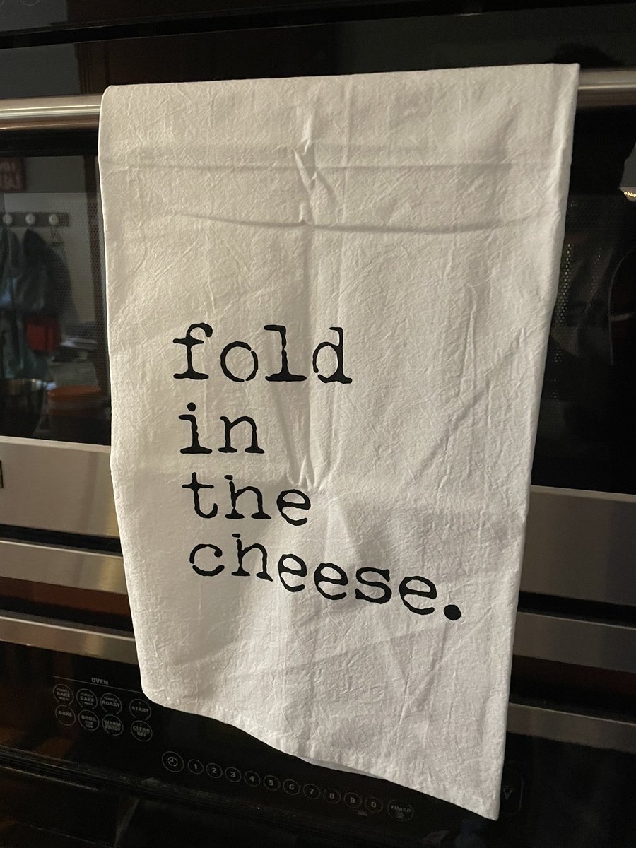 ChrisCow's tweet image. Late-arriving Christmas present FTW 

#FoldInTheCheese @SchittsCreek @danjlevy