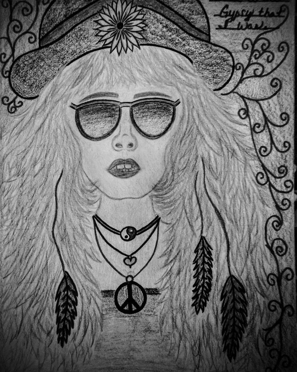 Ditzy_Dessy's tweet photo. My newest masterpieces! #StevieNicks #ArtistOnTwitter #FemaleArtist #QueenOfHearts #GypsyLady https://t.co/apGWqoOe9o