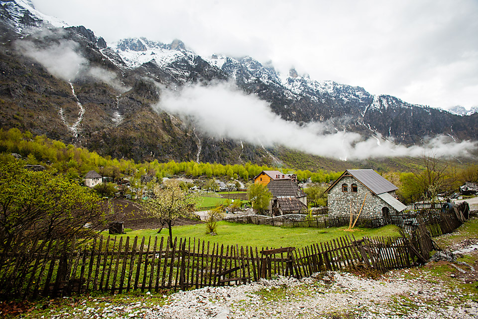 Mountain Homestead, Valbone, Albania. For more details about the image, check out my FB post : facebook.com/rovinglight/ph… #travel #albania #valbone #albanianalps #accursedmountains #homestay #guesthouse #wanderer #rovinglight
