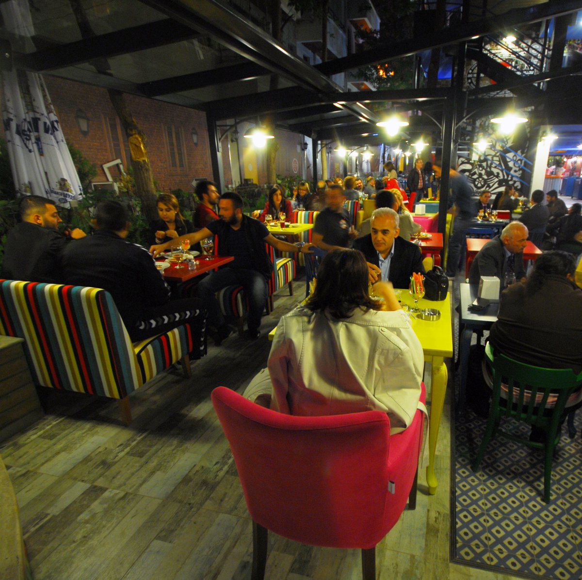 Benzin ailesi olarak sevdiklerinizle birlikte sağlıklı, güzel bir yıl dileriz! Yakında yeniden görüşmek üzere 😊