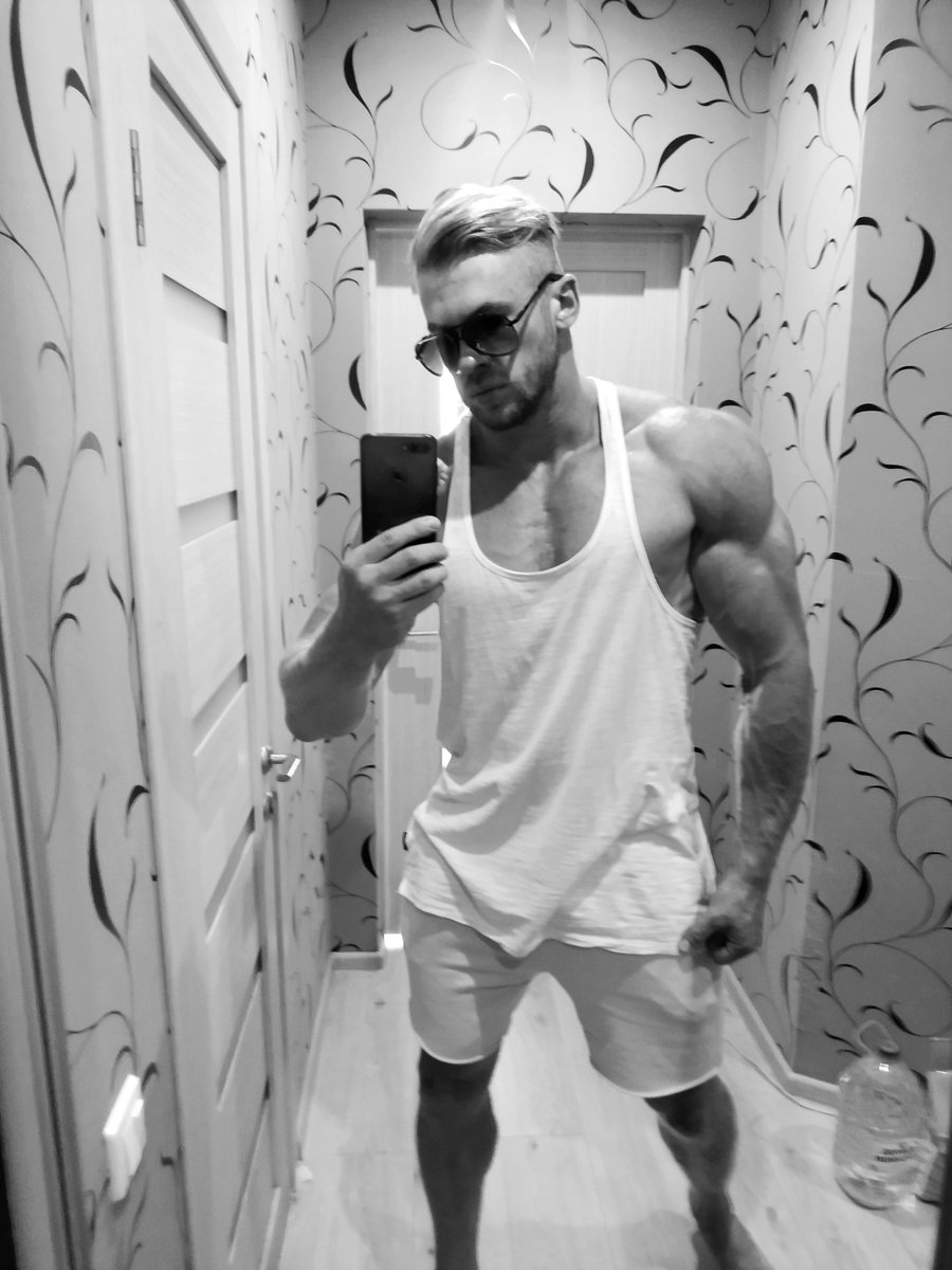 MuscleMmax's tweet photo. many people think that the gym will help to change, become more visible, find a good muscular body... but that's not quite true, in fact the gym only helps build muscle, you only get muscle stress... the main work goes in your kitchen... what you eat is crucial to your progress! https://t.co/VJJ15zvx3b