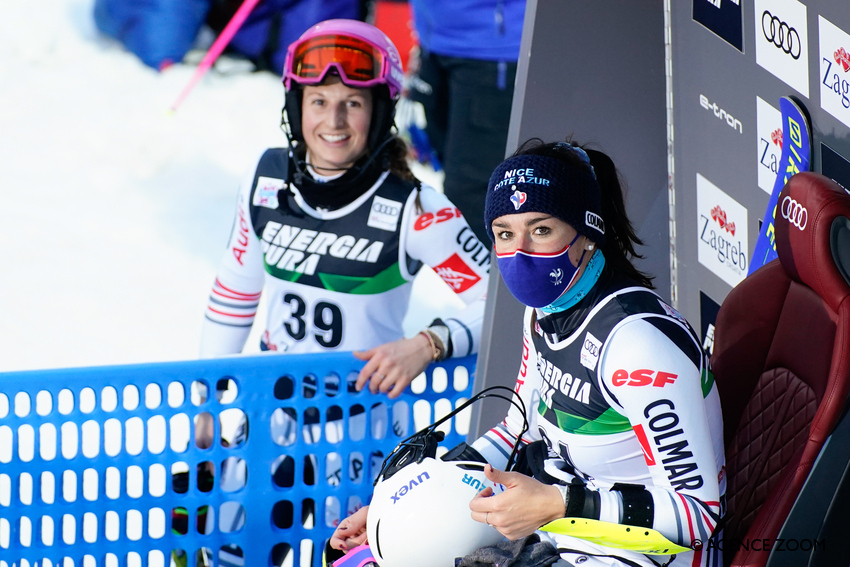 Nasta allume du 🟢!!
<a href="/NastasiaNoens/">Nastasia Noens</a> prend une superbe 12e place sur le #Slalom de #Zagreb après un second run parfaitement maîtrisé 👉 15 places gagnées en 2nde manche + meilleur temps de la manche 💪🇫🇷
#AllezLesBleues
📸 Agence Zoom