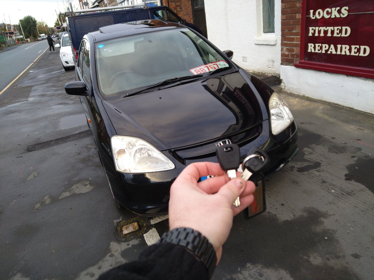Honda Civic 2001 - Spare Key - Stanleys Security Limited - 01704 501336 🔑 - The vehicle had a very worn original key, and was struggling to turn in the locks on the car, so we cut a new key to code, and programmed it up the the vehicle.

#honda #civic #sparekey #5door #hatchback