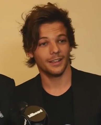 oopshabit's tweet image. a avó do Louis nessa foto é o Louis perguntando “brothers?” quando o Liam fala que eles são como irmãos e aponta pro Harry e pro louis