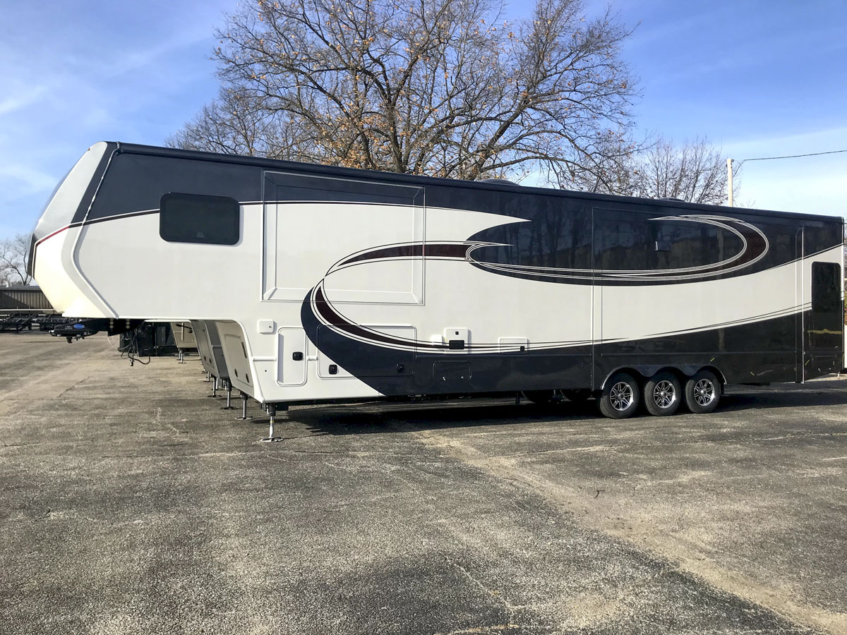 Luxefifthwheel's tweet photo. Is your imagination ready for this? 😲 We have the ability to match your fifth wheel Hauler. ✅ Or you can pizzazz us with the color combination of your dreams. 🏅We have many standard colors to choose from. 📞(844)284-6678
#luxuryfifthwheelpaint #luxury5thwheel https://t.co/vD7mFZQsOE