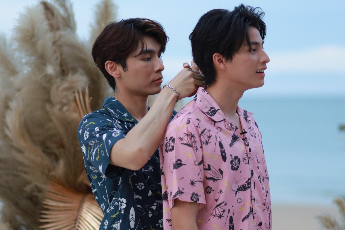 BEST MEWGULF MOMENTS 2020 RANKINGS#22. mewgulf beach date live (we got mewgulf playing games together, singing songs, kissing each others’ cheeks, giving necklaces and then even getting emo at the end while saying their messages to each other) [94 votes] 2.93%