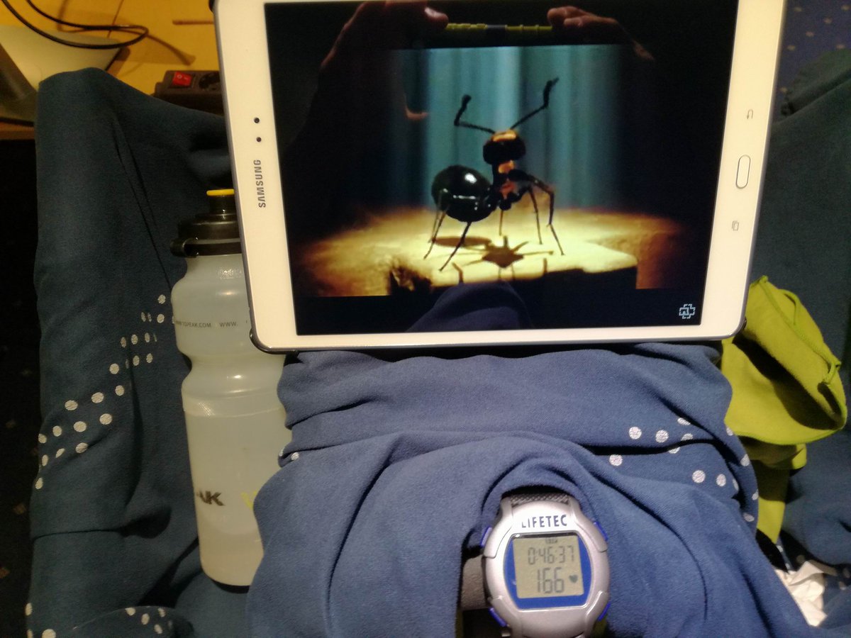 #homespinning Ein gebrauchtes Spinn-Bike, eine 20 Jahre alte Aldi-Pulsuhr und gute Mucke auf den drahtlosen Kopfhörer - mehr braucht es nicht um mich regelmäßig fit zu halten. Hier meine 60 Minuten Auswahl bei Spotify: open.spotify.com/playlist/4dDyu…