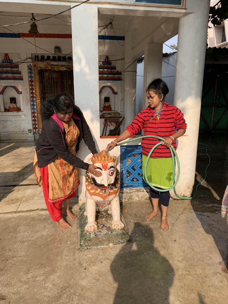 Cleaning work at Maa Batamangala temple, PWD colony, Puri by our Hope Is Life team. <a href="/balwantskalewa7/">Balwant Singh</a> <a href="/sambitswaraj/">Sambit Patra</a> @Puri_Official @Puriulbeo <a href="/mopuri_odisha/">MO PURI</a> <a href="/BipinMohanty4/">Bipin Mohanty</a>