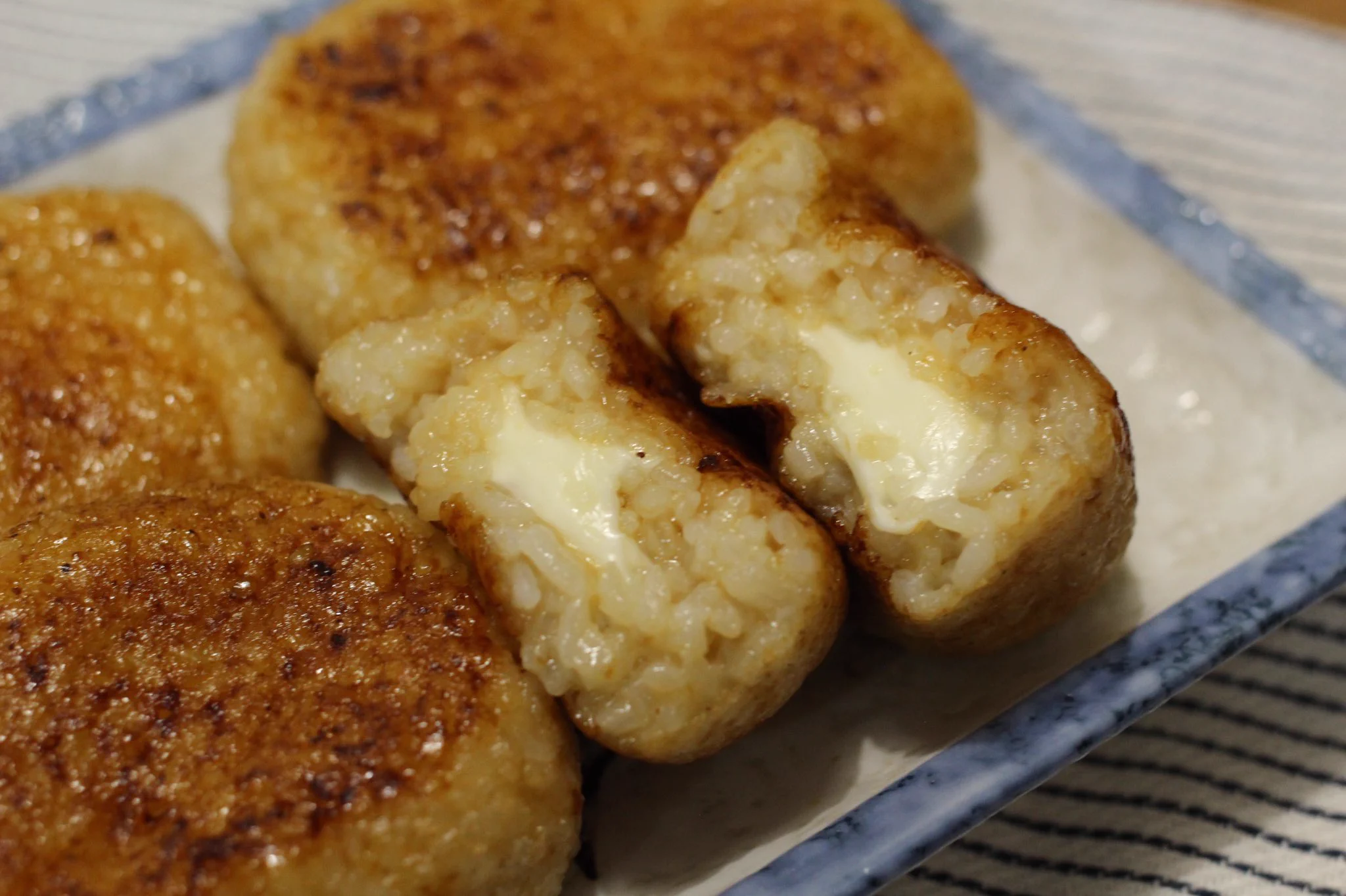 お正月に残ったお餅を生かそう！最高に伸びる焼きおにぎり