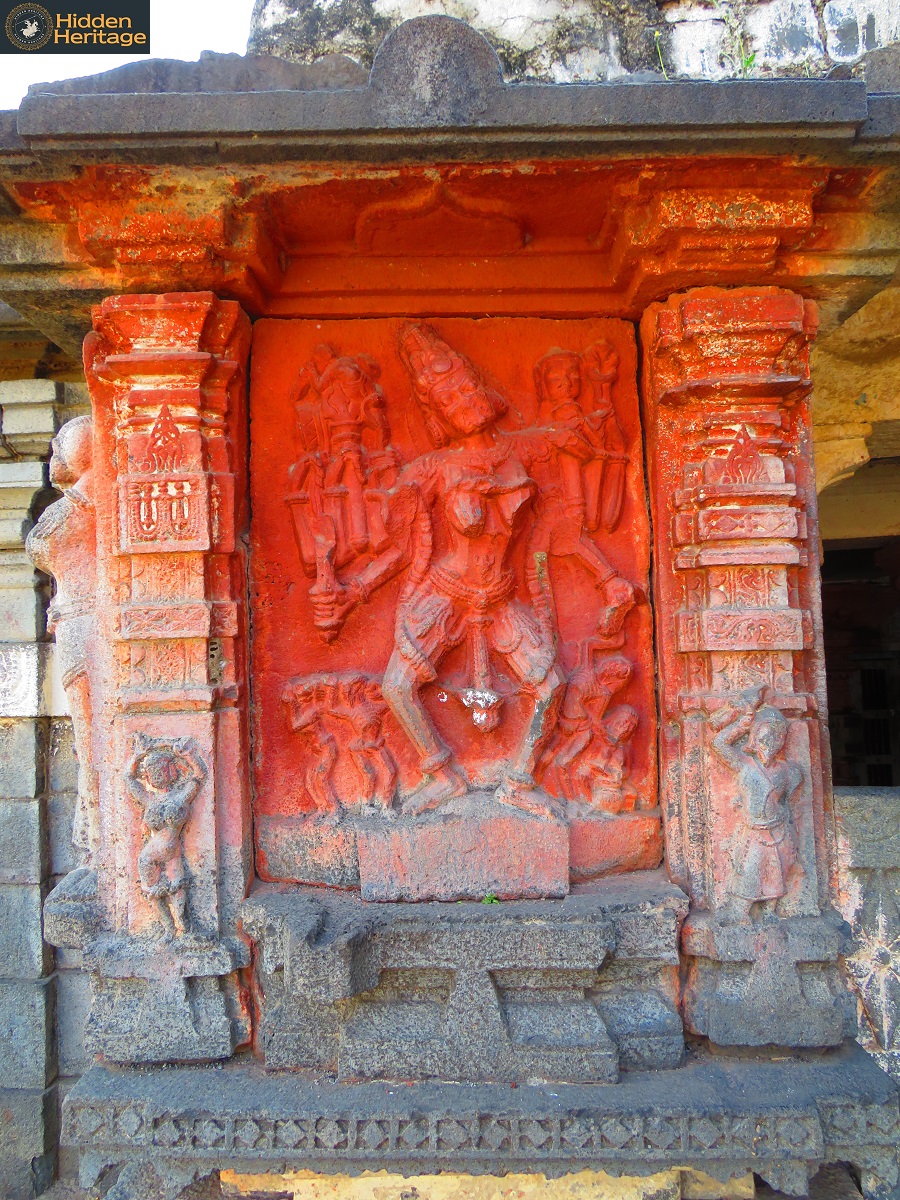 More pics frm the 12th century CE Ishvara temple,  #Nimbargi vil,  #Kalaburagi. Good to see a temple which is still a congregation pt for the local community.  #Karnatakatrail