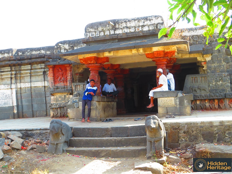 More pics frm the 12th century CE Ishvara temple,  #Nimbargi vil,  #Kalaburagi. Good to see a temple which is still a congregation pt for the local community.  #Karnatakatrail