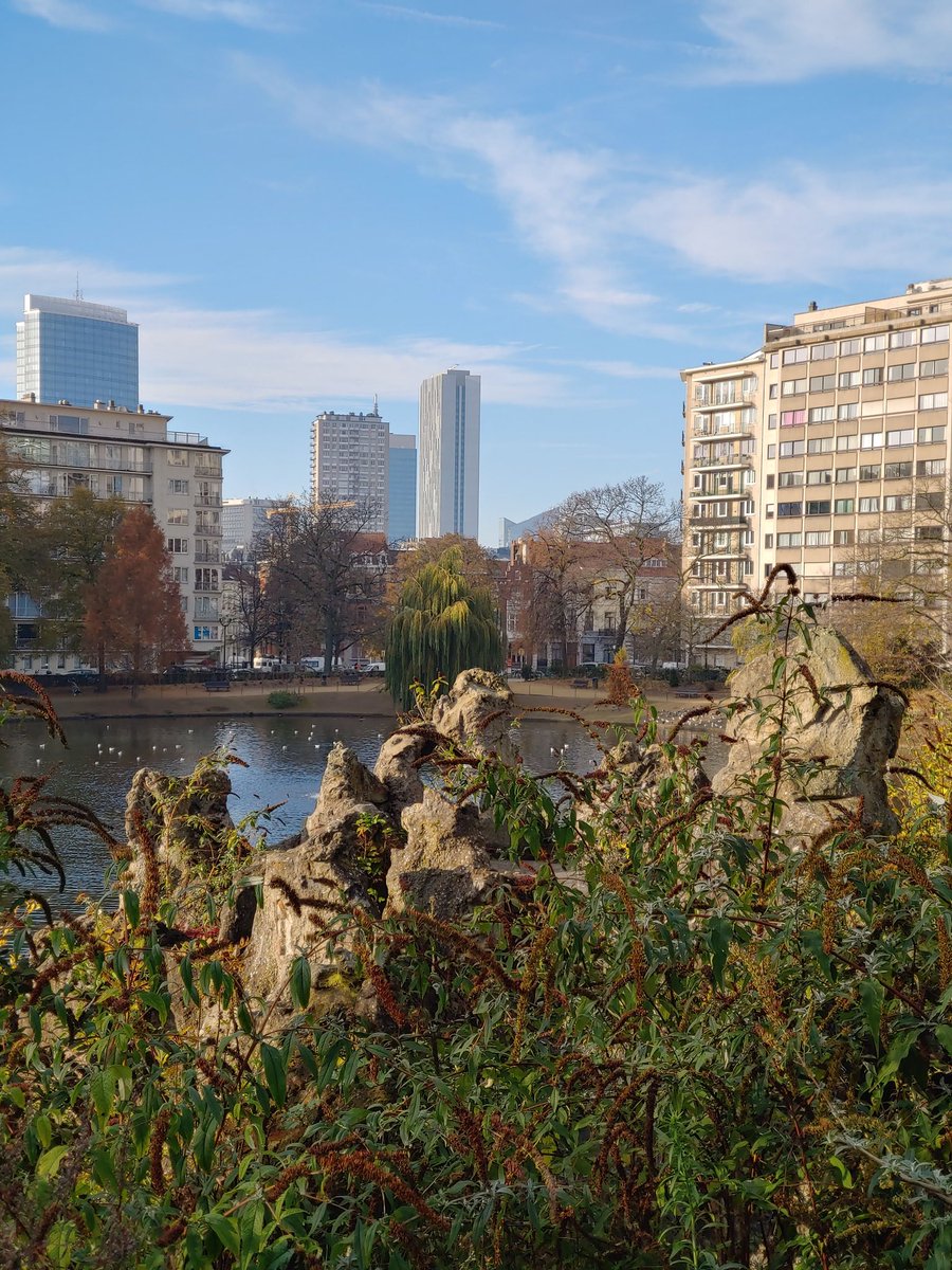 So, please restore our grotto  @VilleBruxelles. Ixelles is laughing at us AGAIN. And reopen the heritage promenade. We all need a little sylvan escape these days.