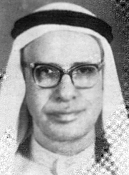  تعينت د. نجلاء أبو عزالدين مديرة لتعليم البنات في الكويت عام ١٩٥٠، وأرجح بأن ذلك كان بسبب علاقتها التنظيمية السابقة بمدير المعارف درويش المقدادي وبعض تجار الكويت مثل نصف اليوسف ممن كانوا أعضاء في جماعة الكتاب الأحمر، واستمرت هذه العلاقات بالرغم من توقف عمل الجماعة في عام ١٩٤٥