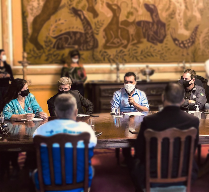 rjlauracarneiro's tweet photo. Reunião de medidas de enfrentamento da covid-19, com Prefeito Eduardo Paes e o secretariado, hoje, no Palácio da Cidade.
#lauracarneiro #smasdh #assistenciasocial #eduardopaes https://t.co/wld9jniI8p