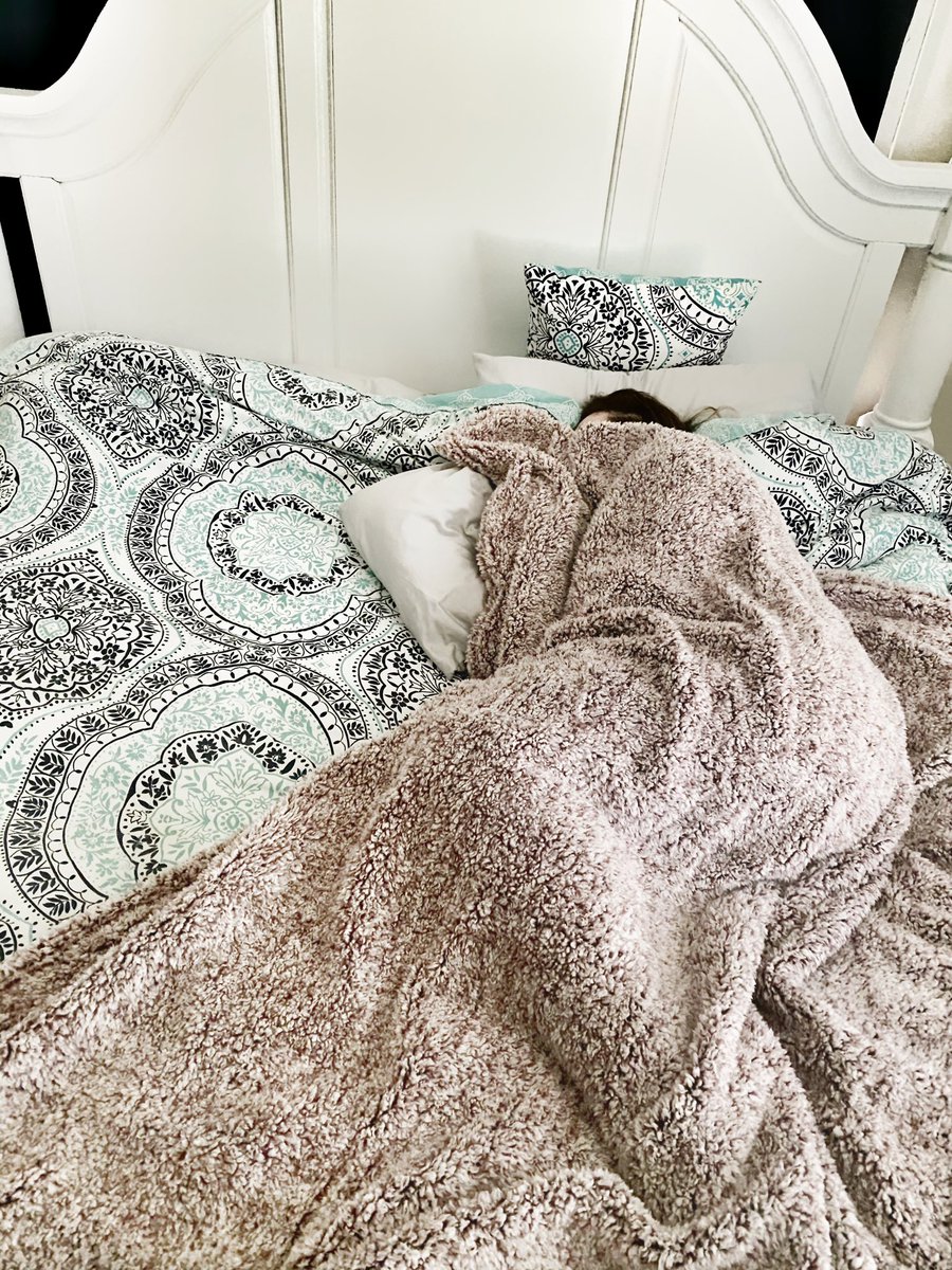 mrgaines_sciguy's tweet photo. That moment before you wake your beautiful resting wife up to go day fishing after sleeping in all day. I just know she is as excited as I am! @MrsGBass #Fishing #Nap #LastDayOfVacation #Wind15to20 #SuperDooper https://t.co/UfZKaCgKVw