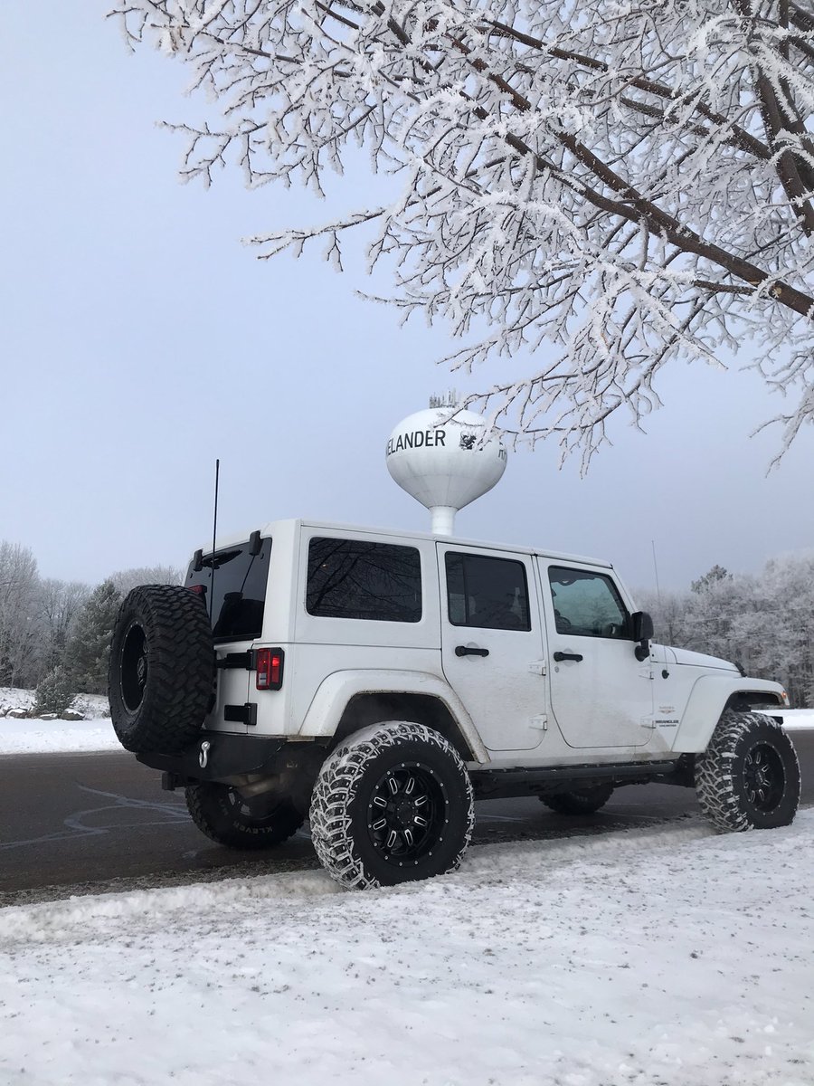 WiscoJeepher's tweet photo. Frozen fog in Northern Wisco #stunning #mothernaturesartwork #frostedworld #jeeplifestyle #jeepislife #jeepwranglerunlimited #sahara https://t.co/7oqVKoAhZh