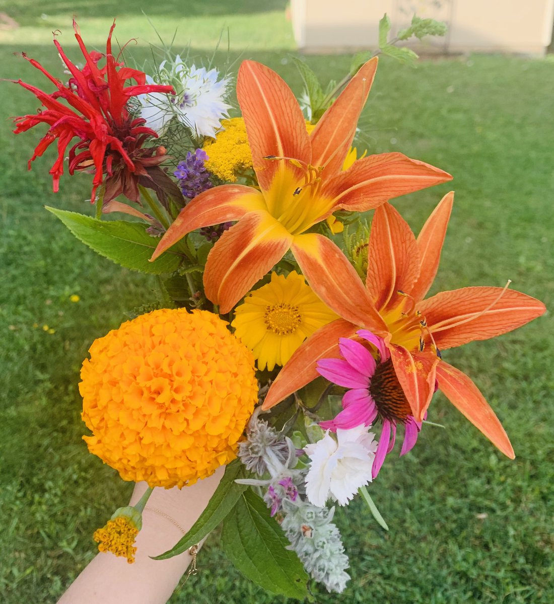 FPrintsProject's tweet image. Missing #summer 💕 fresh #garden bouquet 🌻🌹