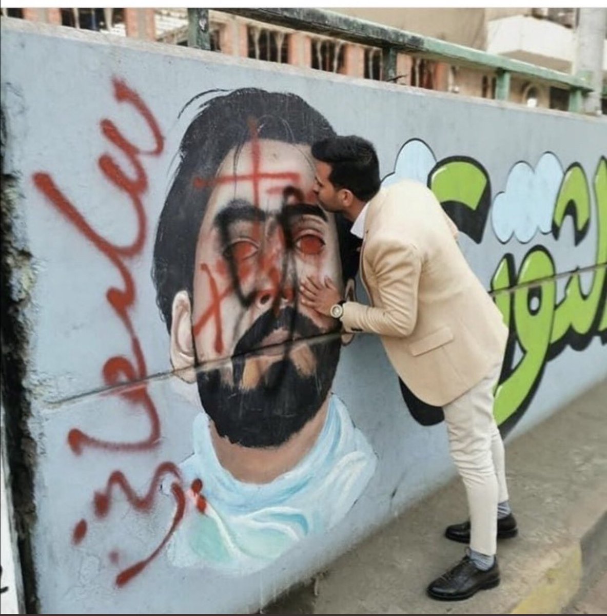 عبثا تحاول لافناء لثائر