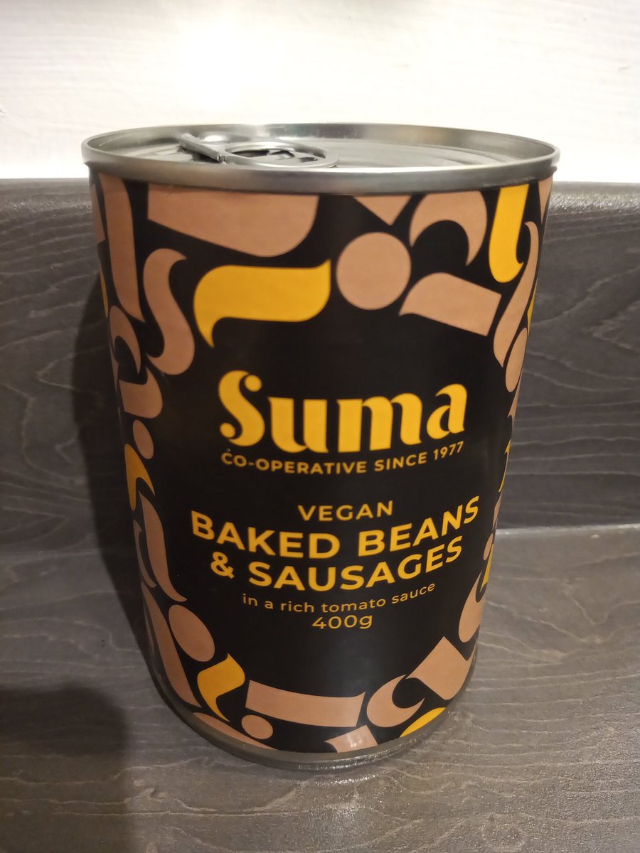 A thread of  #vegan foods that are pretty easily accessible in the shops. Otherwise known as ...'stuff in my cupboards'  #veganfood  #veganrecipehour 