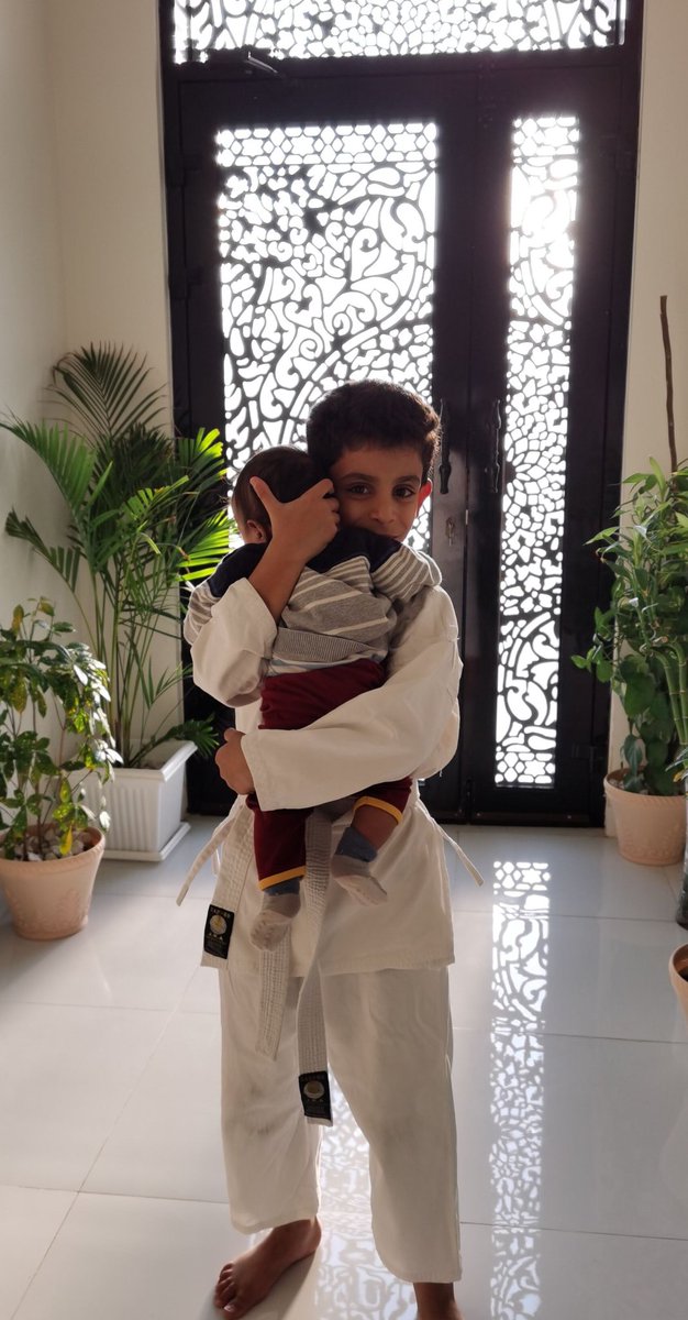 Shoshy377's tweet photo. "مايشبه أمي فـ المعزّة سوا أبوي
مالي غنى عنهم ولاني بـ حايد

ثم عقبهم انا افتخر فيك يا أخوي
يا محزمي المليان وقت الشدايد".
#My_sons
Mohammed &amp; Alhaytham https://t.co/mlzUrSYbpN
