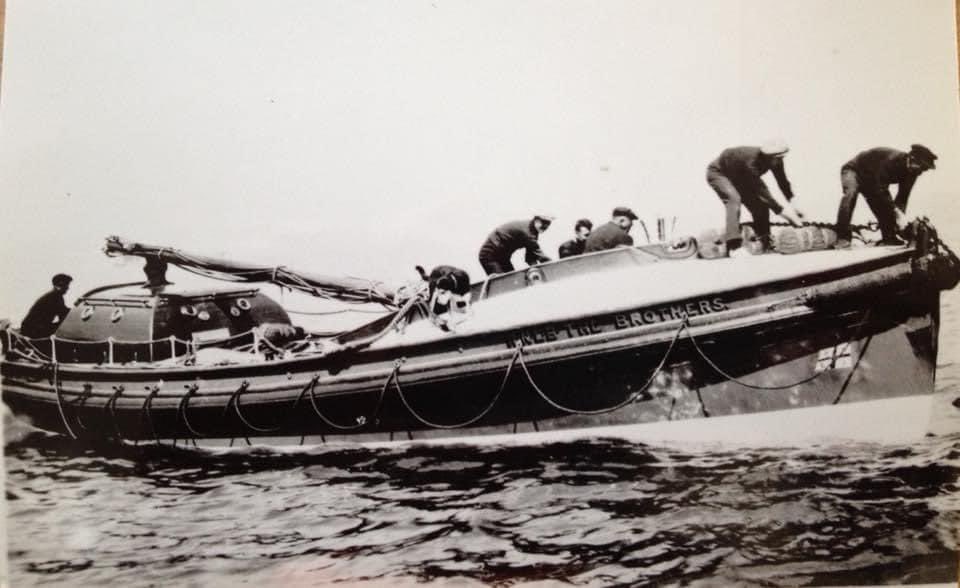 And to finish off our day! 🆘 What were the brave &amp; hardy volunteer crew of the brand new <a href="/RNLI/">RNLI</a> motor lifeboat ‘The Brothers’ doing 98 years ago today? READ facebook.com/66032592402859… #IronMenInWoodenBoats <a href="/MouseholeWalks/">Mousehole Heritage Walks</a> <a href="/ThroughTheGaps/">Fishing News Live</a> <a href="/SaveTheBrothers/">Save The Brothers</a> <a href="/ThePacket/">Packet Newspapers 〓〓</a>