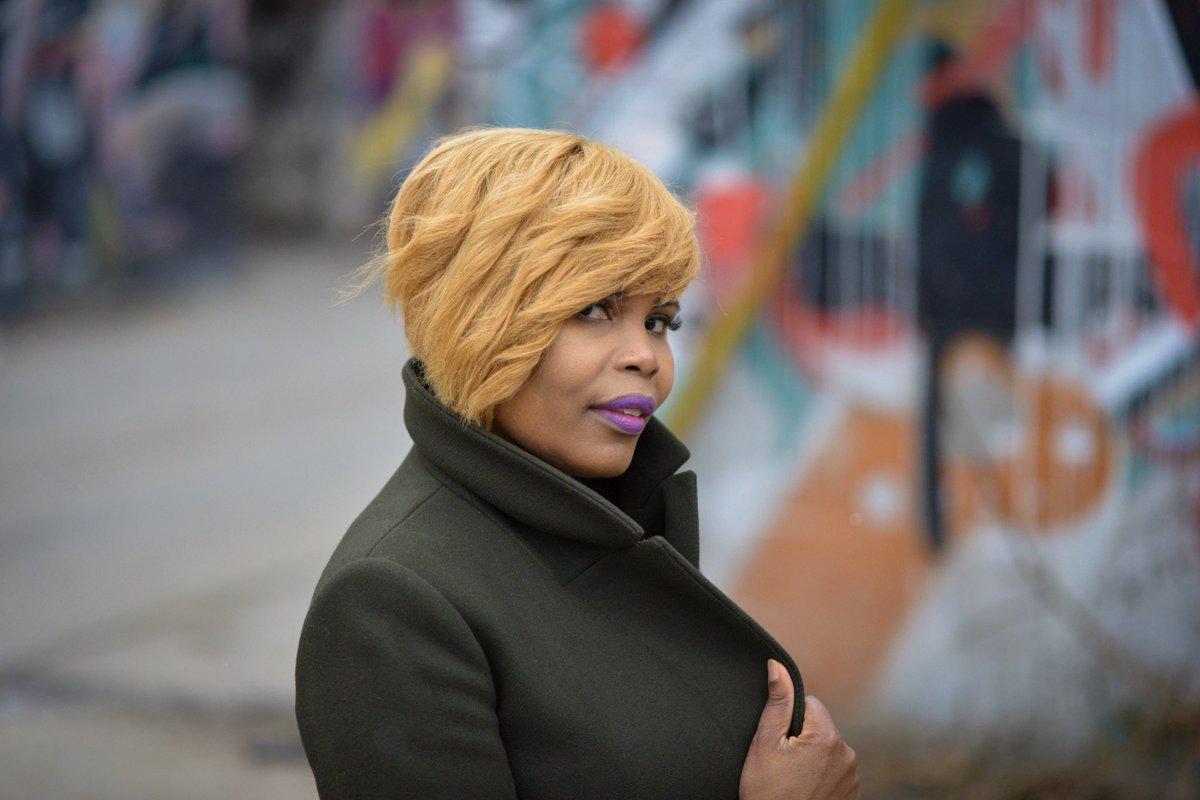 Today is the last day of my 40s & I want to tell you about Invisible Woman Syndrome, which is middle-aged women’s experiences of not being seen in public spaces & rendered undesirable beneath the male gaze. This is me , a proud middle aged woman rejecting invisibility.