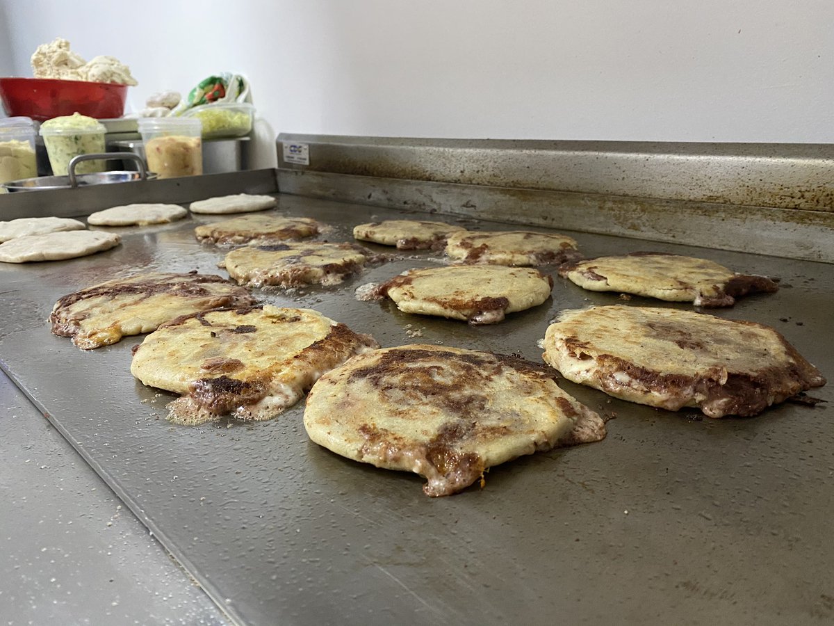 obuildings's tweet image. Mi esposita acaba de abrir una pupuseria, buena calidad, buen picante para Sivar. Pueden pedir por WhatsApp wa.me/message/Z4OL5Z…