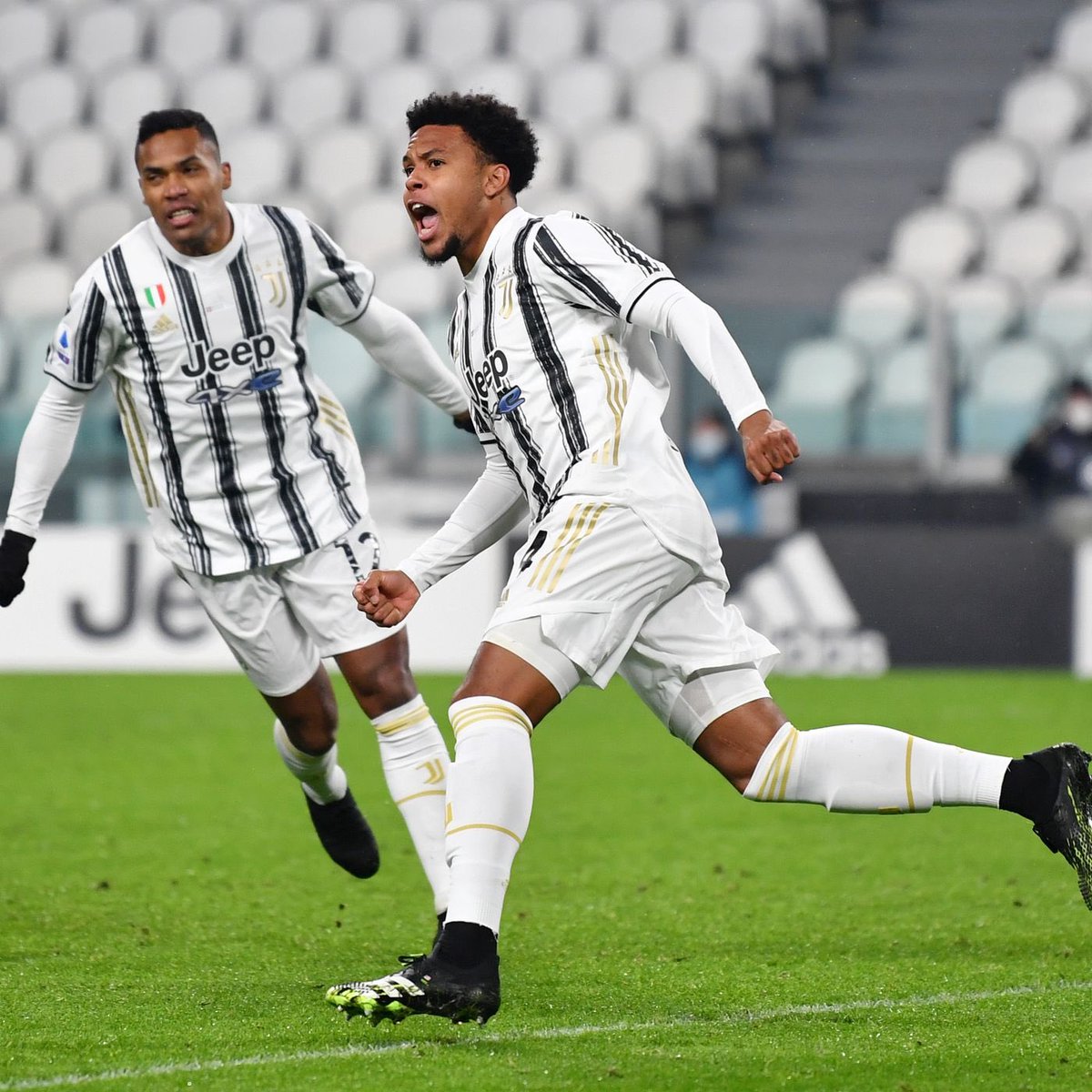 Touches per chance created:1) - Aouar (25)2) - McKennie (29.5)3) - Barella (37.6)4) - Valverde (47.2)5) - de Jong (63.5)