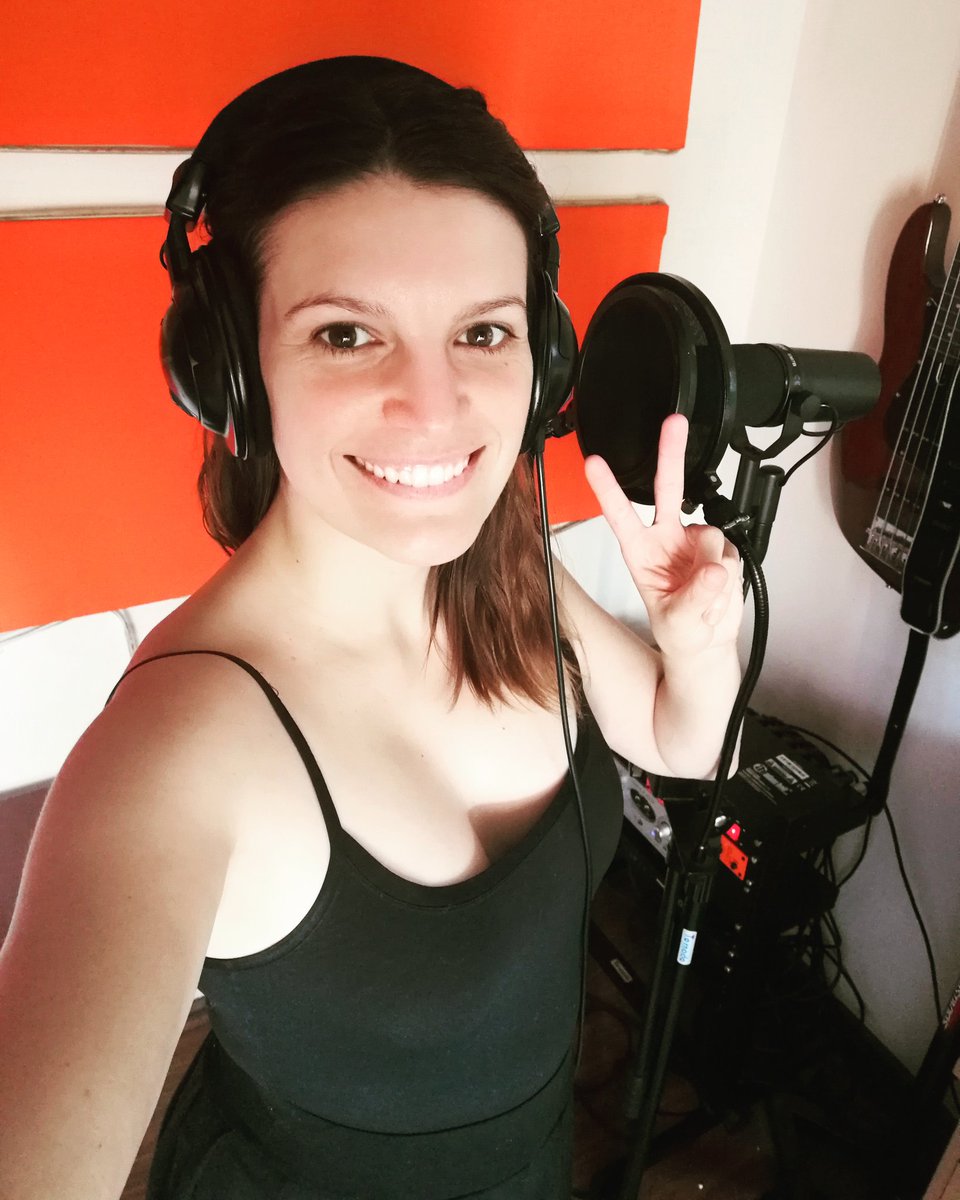 SimoneWmusica's tweet photo. ¡Ya estamos listos grabando nuestro primer hit del año! Los espero mañana a las 20:00hrs en mi canal de Youtube para el estreno de #IdealWhite de #FateStayKnight. ¡Nos vemooos! 🤘
#simoneanisinger #cover #anime https://t.co/U9IAU3xBPE