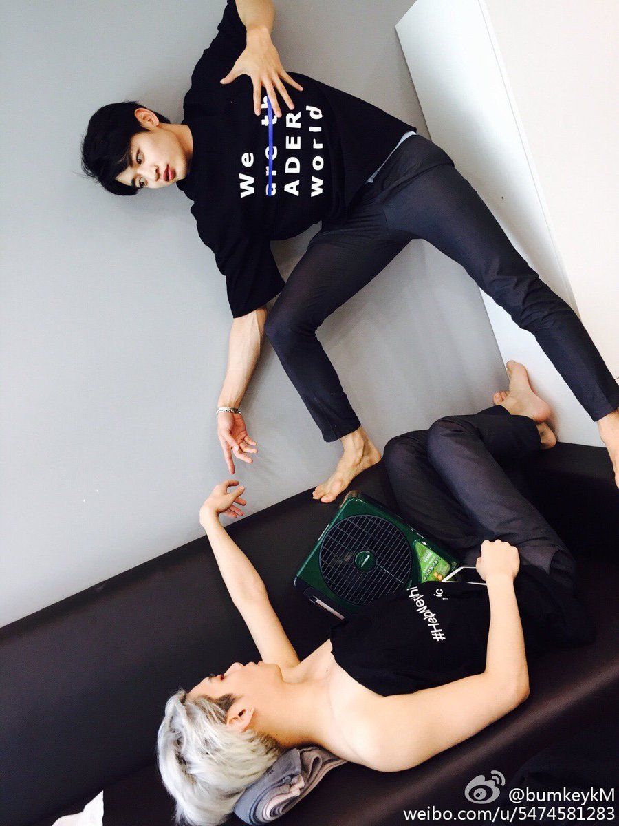 STAR5TWT's tweet photo. #RYUK: I’m in looOoOoOve (uuuh-uh-uh)... pero no de Ángel, lo juro. ¿O sí...? 😳 Como sea, vengo a GRITAR y a obligarles a que escuchen el temazo del nuevo álbum de #PIRATEEZ, obvio soy #TeamINCEPTION, aunque en realidad soy fan de todos los tracks suyos. ♥️ https://t.co/QjeEoVO4XG