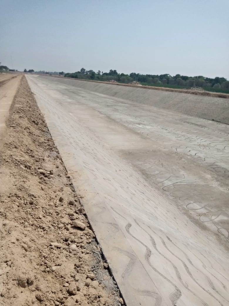 developingpak's tweet photo. #Jalalpur Irrigation Project
Construction Canal from Rasul Barrage located along right bank of River #Jhelum. Will enhanced agricultural production on 79750 Hectare & will benefit 200,000 rural people
Length of canal: 200 KM
Cost: $274.63 Million
#MandiBahudin #Punjab #Pakistan https://t.co/rAanMCGFnp