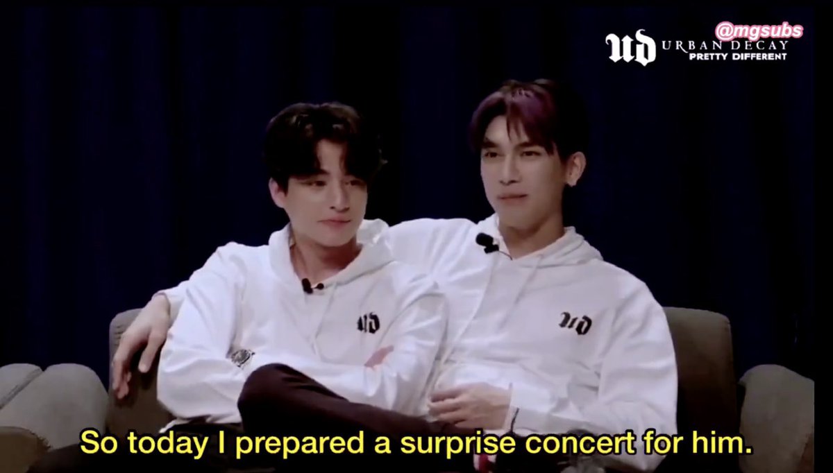 BEST MEWGULF MOMENTS 2020 RANKINGS#8. the ICONIC urban decay live where they played football (more like being all over each other) and mew prepared a whole concert for gulf because gulf had never been to a concert before [143 votes] 4.46%