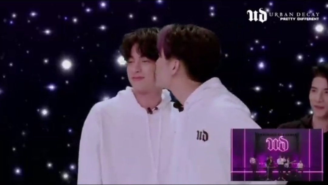 BEST MEWGULF MOMENTS 2020 RANKINGS#8. the ICONIC urban decay live where they played football (more like being all over each other) and mew prepared a whole concert for gulf because gulf had never been to a concert before [143 votes] 4.46%