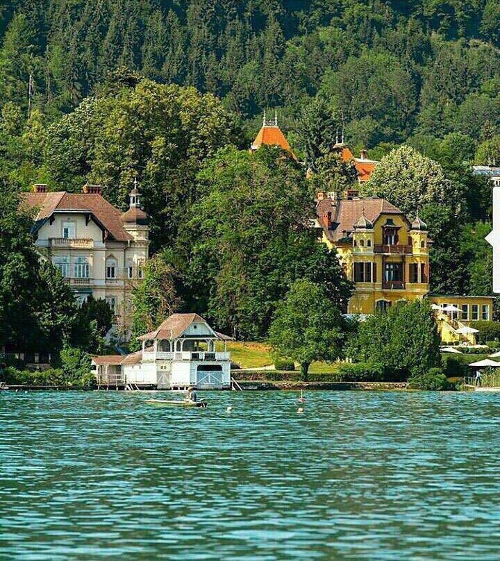 صوب سهمك نحوا النجوم
فان اخطأت صوب القمر