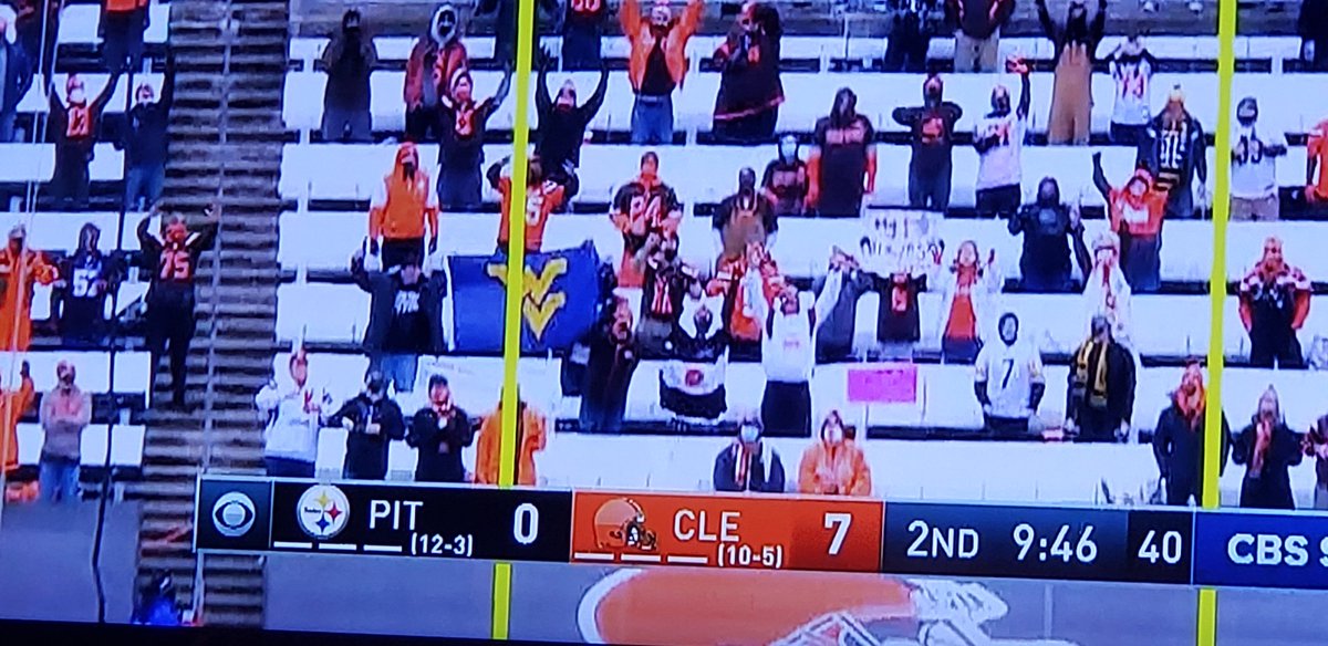 GoldAndBlueZone's tweet photo. Flying WV at the Steelers-Browns game. 

Always a Mountaineer fan in a crowd. #WVU #HailWV https://t.co/6ofZRTkvJ6