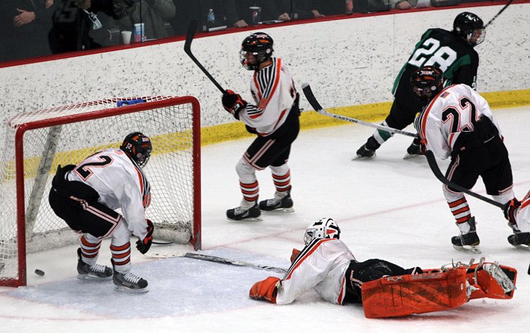 HMBoysHockey's tweet photo. @Big_Lips15 We agree #28 https://t.co/0C1vG8Br1b