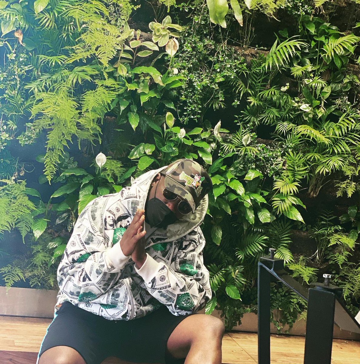 YoungOnassis's tweet photo. Bet on Yourself π― itβs a higher return π° Happy Sunday π³π¬
#youngonassis #lethalweapon #hotnigga #NaijaBoy #newmusic #friday #2021 #focused https://t.co/tt004B3KEr