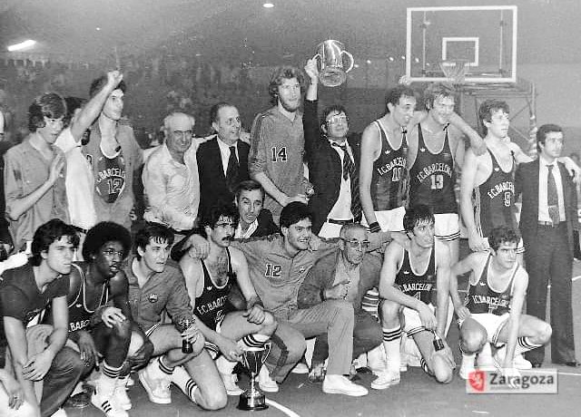 AgrasFernando's tweet photo. Los campeones posan con su trofeo, primer título barcelonista después de 20 años y primera de las 6 copas consecutivas, con unos jóvenes #Epi #Sibilio y #Solozabal los inicios del cambio en el baloncesto blaugrana #Zaragoza 1978 📷 archivo municipal #notodoesACB https://t.co/4g9EUn9zNH