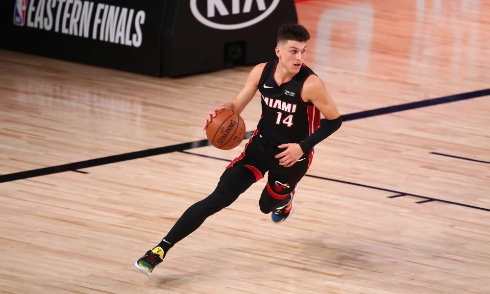 TYLER HERRO BREAKDOWN THREAD:The Heat’s second-year guard is averaging 16/6/4 through five games and boasts a scoring package that was put on full display in the bubble last season. He’s also developing as a ball handler & distributor. 12 clips from this season. Let’s roll!